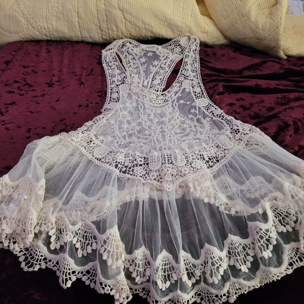 ( M )  Women's Lace Tank Top